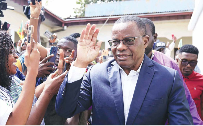 VAINQUEURS AUTOPROCLAMÉS : Quand des illuminés politiques fondent le péril